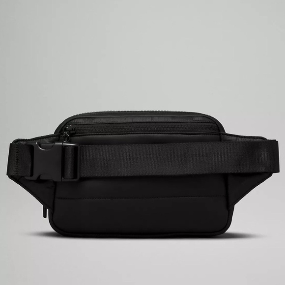 Lululemon Everywhere Belt Bag Large Wunder Puff Black Puffy Crossbody Bag Nwt - Picture 2 of 5